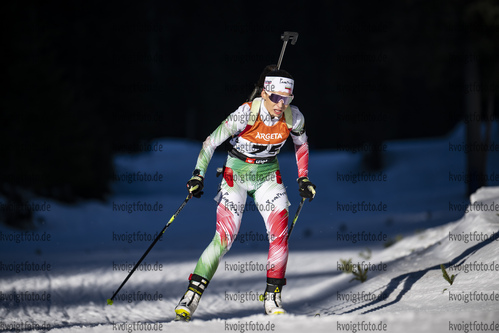 15.01.2022, xsoex, Biathlon IBU Junior Cup Pokljuka, Sprint Women, v.l. Vyara Cholakova (Bulgaria) in aktion / in action competes