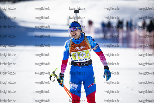 16.01.2022, xsoex, Biathlon IBU Junior Cup Pokljuka, Single Mixed Relay, v.l. Anastasiia Grishina (Russia) gewinnt die Goldmedaille / wins the gold medal
