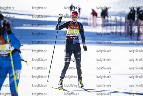16.01.2022, xsoex, Biathlon IBU Junior Cup Pokljuka, Single Mixed Relay, v.l. Johanna Puff (Germany) im Ziel / in the finish