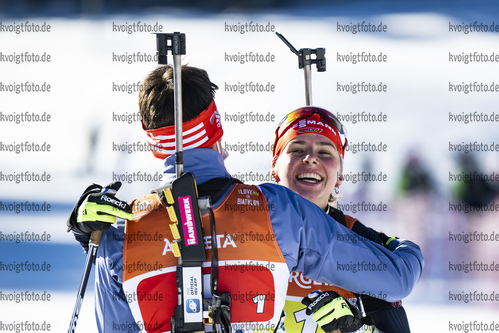 16.01.2022, xsoex, Biathlon IBU Junior Cup Pokljuka, Single Mixed Relay, v.l. Florian Martin Arsan (Germany), Johanna Puff (Germany) im Ziel / in the finish
