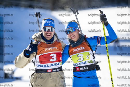 16.01.2022, xsoex, Biathlon IBU Junior Cup Pokljuka, Single Mixed Relay, v.l. Michele Molinari (Italy), Sara Scattolo (Italy) im Ziel / in the finish