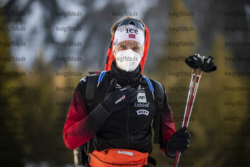 20.01.2022, xkvx, Biathlon IBU World Cup Anterselva, Individual Men, v.l. Filip Fjeld Andersen (Norway) schaut / looks on