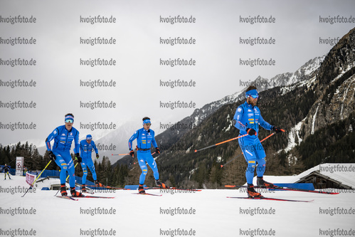 22.01.2022, xkvx, Biathlon IBU World Cup Anterselva, Training Women and Men, v.l. Didier Bionaz (Italy), Tommaso Giacomel (Italy), Coach Andrea Zattoni (Italy) in aktion / in action competes