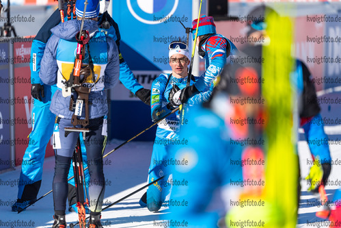 23.01.2022, xkvx, Biathlon IBU World Cup Anterselva, Relay Men, v.l. Eric Perrot (France) im Ziel / in the finish