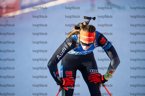 23.01.2022, xkvx, Biathlon IBU World Cup Anterselva, Mass Start Women, v.l. Vanessa Voigt (Germany) im Ziel / in the finish