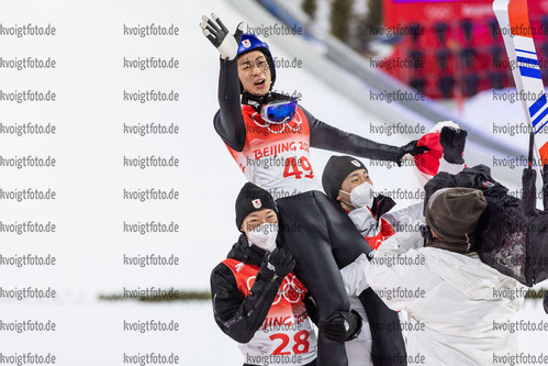 Zhangjiakou, China, 06.02.22: Ryoyu Kobayashi (Japan) gewinnt die Goldmedaille beim beim Skisprung der Herren von der Normalschanze waehrend den Olympischen Winterspielen 2022 in Peking am 06. Februar 2022 in Zhangjiakou. (Foto von Tom Weller / VOIGT)

Zhangjiakou, China, 06.02.22: Ryoyu Kobayashi (Japan) wins the gold medal during the men´s ski jumping from the normal hill at the Olympic Winter Games 2022 on February 06, 2022 in Zhangjiakou. (Photo by Tom Weller / VOIGT)