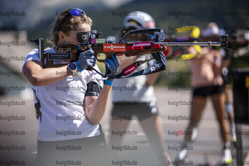 Cavalese, Italien, 09.08.22: Janina Hettich-Walz (Germany) in aktion am Schiessstand waehrend des Training am 09. August 2022 in Cavalese. (Foto von Kevin Voigt / VOIGT)

Cavalese, Italy, 09.08.22: Janina Hettich-Walz (Germany) at the shooting range during the training at the August 09, 2022 in Cavalese. (Photo by Kevin Voigt / VOIGT)