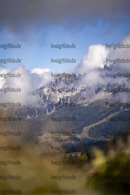 Cavalese, Italien, 27.09.22: Feature Landschaft / Berge / Nebel / Alpen / Suedtirol waehrend des Training am 27. September 2022 in Cavalese. (Foto von Kevin Voigt / VOIGT)

Cavalese, Italy, 27.09.22: Feature Landscap / Mountains / Fog / Foggy / Clouds / Alps / South Tryol during the training at the September 27, 2022 in Cavalese. (Photo by Kevin Voigt / VOIGT)