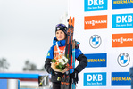 28.11.2021, xkvx, Biathlon IBU World Cup Oestersund, Sprint Women, v.l. Anais Chevalier-Bouchet (France) bei der Siegerehrung / at the flower ceremony