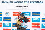 04.12.2021, xkvx, Biathlon IBU World Cup Oestersund, Pursuit Women, v.l. Marte Olsbu Roeiseland (Norway) bei der Siegerehrung / at the medal ceremony