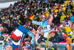 05.12.2021, xkvx, Biathlon IBU World Cup Oestersund, Relay Women, v.l.  Franzoesische Fans / France Fans