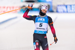 05.12.2021, xkvx, Biathlon IBU World Cup Oestersund, Pursuit Men, v.l. Vetle Sjaastad Christiansen (Norway) gewinnt die Goldmedaille / wins the gold medal