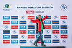 11.12.2021, xkvx, Biathlon IBU World Cup Hochfilzen, Relay Women, v.l. ARD Regisseur Rainer Rosenbaum wird verabschiedet / is seen off by the team
