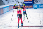 12.12.2021, xkvx, Biathlon IBU World Cup Hochfilzen, Pursuit Women, v.l. Marte Olsbu Roeiseland (Norway), Hanna Sola (Belarus) gewinnt die Goldmedaille / wins the gold medal