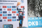 16.12.2021, xkvx, Biathlon IBU World Cup Le Grand Bornand, Sprint Women, v.l. Elvira Oeberg (Sweden) bei der Siegerehrung / at the medal ceremony