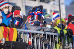 17.12.2021, xkvx, Biathlon IBU World Cup Le Grand Bornand, Sprint Men, v.l. Feature Stadionansicht mit Fans / stadium overview with fans