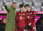 07.01.2022, xabx, Fussball 1.Bundesliga, FC Bayern Muenchen - Borussia Moenchengladbach emspor, v.l. 
Trainer Julian Nagelsmann (FC Bayern Muenchen) Lucas Copado, Paul Wanner

(DFL/DFB REGULATIONS PROHIBIT ANY USE OF PHOTOGRAPHS as IMAGE SEQUENCES and/or QUASI-VIDEO) 