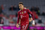 05.02.2022, xlanx, Fussball 1.Bundesliga, FC Bayern Muenchen - RB Leipzig, v.l. Jamal Musiala (FC Bayern Muench) Schaut / Looks on