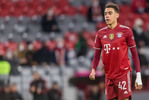 05.02.2022, xlanx, Fussball 1.Bundesliga, FC Bayern Muenchen - RB Leipzig, v.l. Jamal Musiala (FC Bayern Muench) Schaut / Looks on