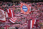 09.04.2022, Fussball, 1.Bundesliga, FC Bayern Muenchen - FC Augsburg, v.l. FC Bayern Muenchen Fans