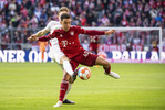 09.04.2022, Fussball, 1.Bundesliga, FC Bayern Muenchen - FC Augsburg, v.l. Robert Gumny (FC Augsburg), Jamal Musiala (FC Bayern Muenchen)