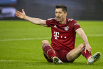 23.04.2022, Fussball, 1.Bundesliga, FC Bayern Muenchen - Borussia Dortmund, v.l. Robert Lewandowski (FC Bayern Muenchen) 