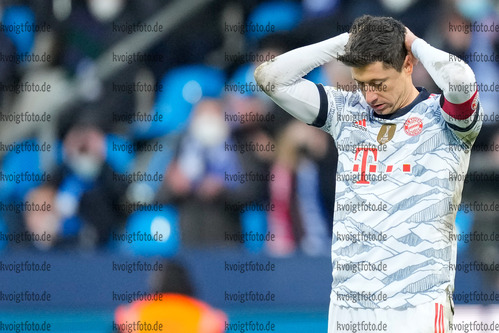 12.02.2022, xgotx, Fussball 1.Bundesliga, VfL Bochum - FC Bayern Muenchen, v.l. Robert Lewandowski (FC Bayern Muenchen) enttaeuscht / looks dejected