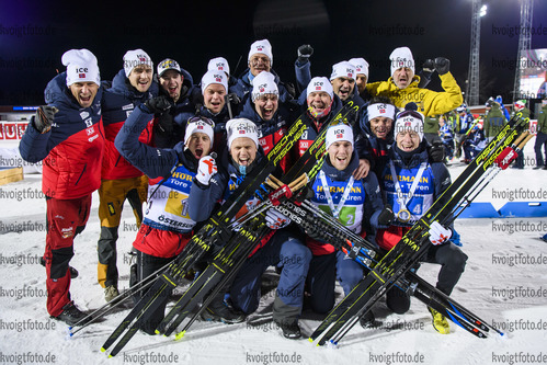 07.12.2019, xkvx, Biathlon IBU Weltcup Oestersund, Staffel Herren, v.l. Norway Team jubeln nach der Siegerehrung / celebrate after the medal ceremony