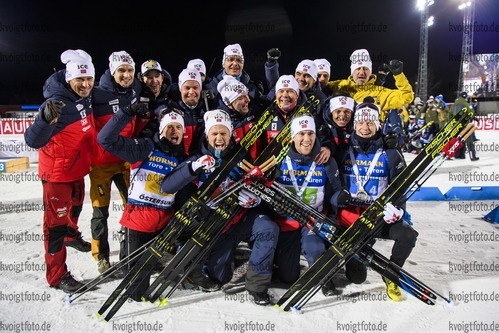 07.12.2019, xkvx, Biathlon IBU Weltcup Oestersund, Staffel Herren, v.l. Tarjei Boe (Norway), Johannes Dale (Norway), Erlend Bjoentegaard (Norway), Tarjei Boe (Norway) and Johannes Thingnes Boe (Norway) with the Team jubeln nach der Siegerehrung / celebrate after the medal ceremony