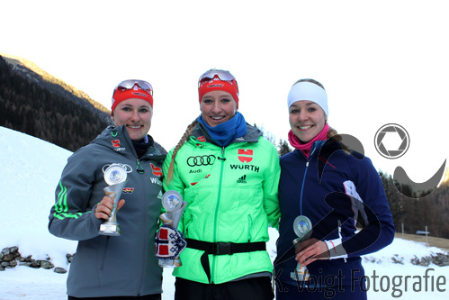 19.12.2015, xkvx, Wintersport, Biathlon Alpencup Martell, Sprint v.l. HETTICH Janina, WEIDEL Anna, SCHERER Stefanie