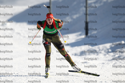 27.02.2016, xkvx, Wintersport, DSV Biathlon Deutschlandpokal Cross Sprint v.l. JESSE Stephanie