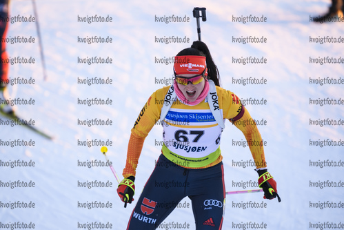 30.11.2019, xkvx, Biathlon IBU Sjusjoen, Sprint Frauen, v.l. Juliane Fruehwirt (Germany) in aktion / in action competes