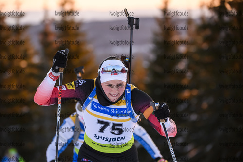 30.11.2019, xkvx, Biathlon IBU Sjusjoen, Sprint Frauen, v.l. Eline Grue (Norway) in aktion / in action competes