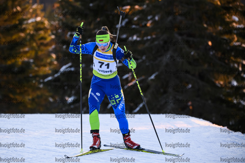 30.11.2019, xkvx, Biathlon IBU Sjusjoen, Sprint Frauen, v.l. Karyna Anufryienka (Belarus) in aktion / in action competes