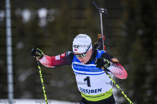 01.12.2019, xkvx, Biathlon IBU Cup Sjusjoen, Verfolgung Herren, v.l. Fredrik Gjesbakk (Norway) in aktion / in action competes