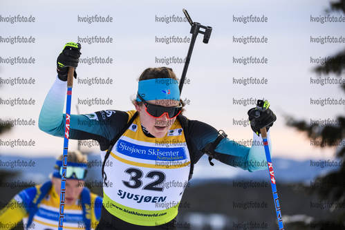 01.12.2019, xkvx, Biathlon IBU Cup Sjusjoen, Verfolgung Frauen, v.l. Lou Jeanmonnot (France) in aktion / in action competes