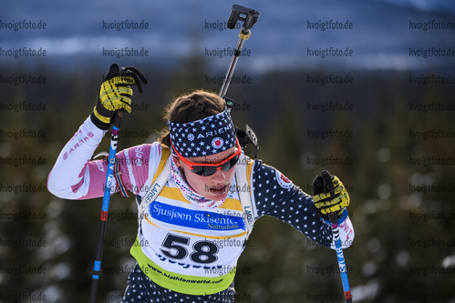 01.12.2019, xkvx, Biathlon IBU Cup Sjusjoen, Verfolgung Frauen, v.l. Hallie Grossman (United States) in aktion / in action competes