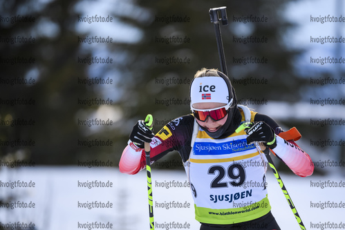 01.12.2019, xkvx, Biathlon IBU Cup Sjusjoen, Verfolgung Frauen, v.l. Hilde Fenne (Norway) in aktion / in action competes