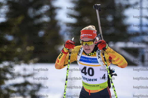 01.12.2019, xkvx, Biathlon IBU Cup Sjusjoen, Verfolgung Frauen, v.l. Maren Hammerschmidt (Germany) in aktion / in action competes