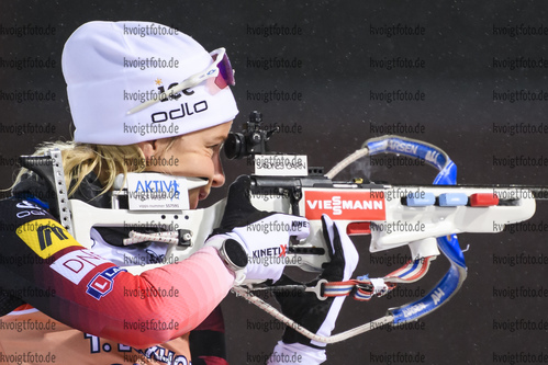 03.12.2019, xkvx, Biathlon IBU Weltcup Oestersund, Training Damen, v.l. Tiril Eckhoff (Norway) in aktion am Schiessstand / at the shooting range