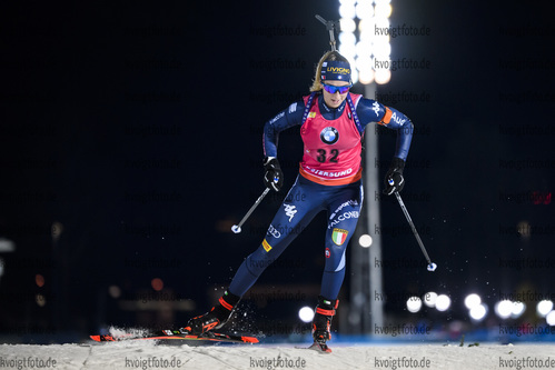 05.12.2019, xkvx, Biathlon IBU Weltcup Oestersund, Einzel Damen, v.l. Lisa Vittozzi (Italy) in aktion / in action competes