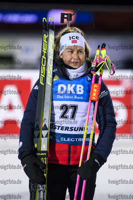 05.12.2019, xkvx, Biathlon IBU Weltcup Oestersund, Einzel Damen, v.l. Ingrid Landmark Tandrevold (Norway) bei der Siegerehrung / at the medal ceremony