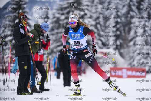 13.12.2019, xkvx, Biathlon IBU Weltcup Hochfilzen, Sprint Damen, v.l. Ingrid Landmark Tandrevold  (Norway) in aktion / in action competes