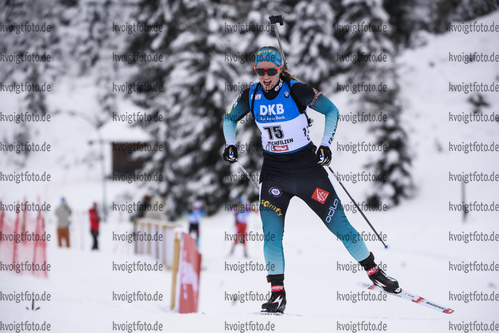 13.12.2019, xkvx, Biathlon IBU Weltcup Hochfilzen, Sprint Damen, v.l. Anais Bescond (France) in aktion / in action competes