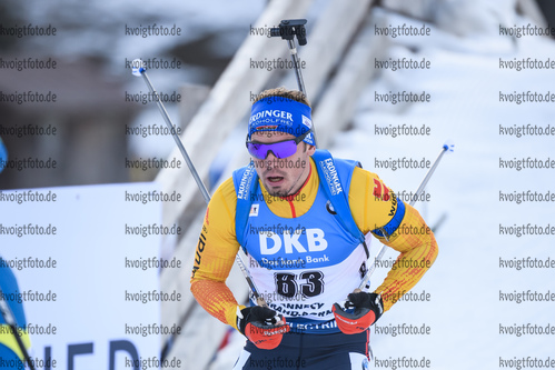 19.12.2019, xkvx, Biathlon IBU Weltcup Le Grand Bornand, Sprint Herren, v.l. Simon Schempp (Germany) in aktion / in action competes