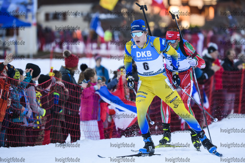 19.12.2019, xkvx, Biathlon IBU Weltcup Le Grand Bornand, Sprint Herren, v.l. Sebastian Samuelsson (Sweden) in aktion / in action competes