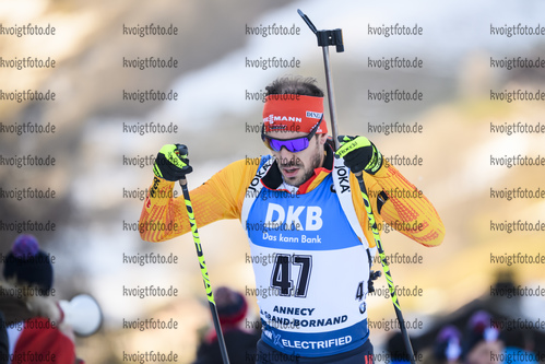 19.12.2019, xkvx, Biathlon IBU Weltcup Le Grand Bornand, Sprint Herren, v.l. Arnd Peiffer (Germany) in aktion / in action competes