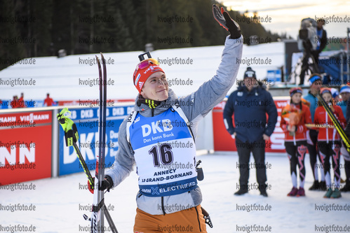 19.12.2019, xkvx, Biathlon IBU Weltcup Le Grand Bornand, Sprint Herren, v.l. Benedikt Doll (Germany) bei der Siegerehrung / at the medal ceremony