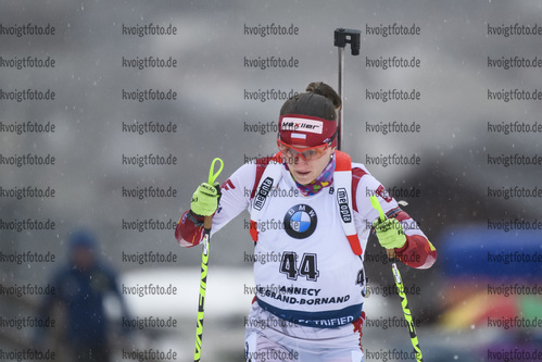 20.12.2019, xkvx, Biathlon IBU Weltcup Le Grand Bornand, Sprint Damen, v.l. Kinga Zbylut (Poland) in aktion / in action competes