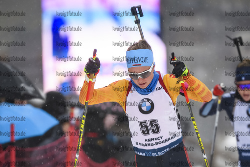 20.12.2019, xkvx, Biathlon IBU Weltcup Le Grand Bornand, Sprint Damen, v.l. Marion Deigentesch (Germany) in aktion / in action competes